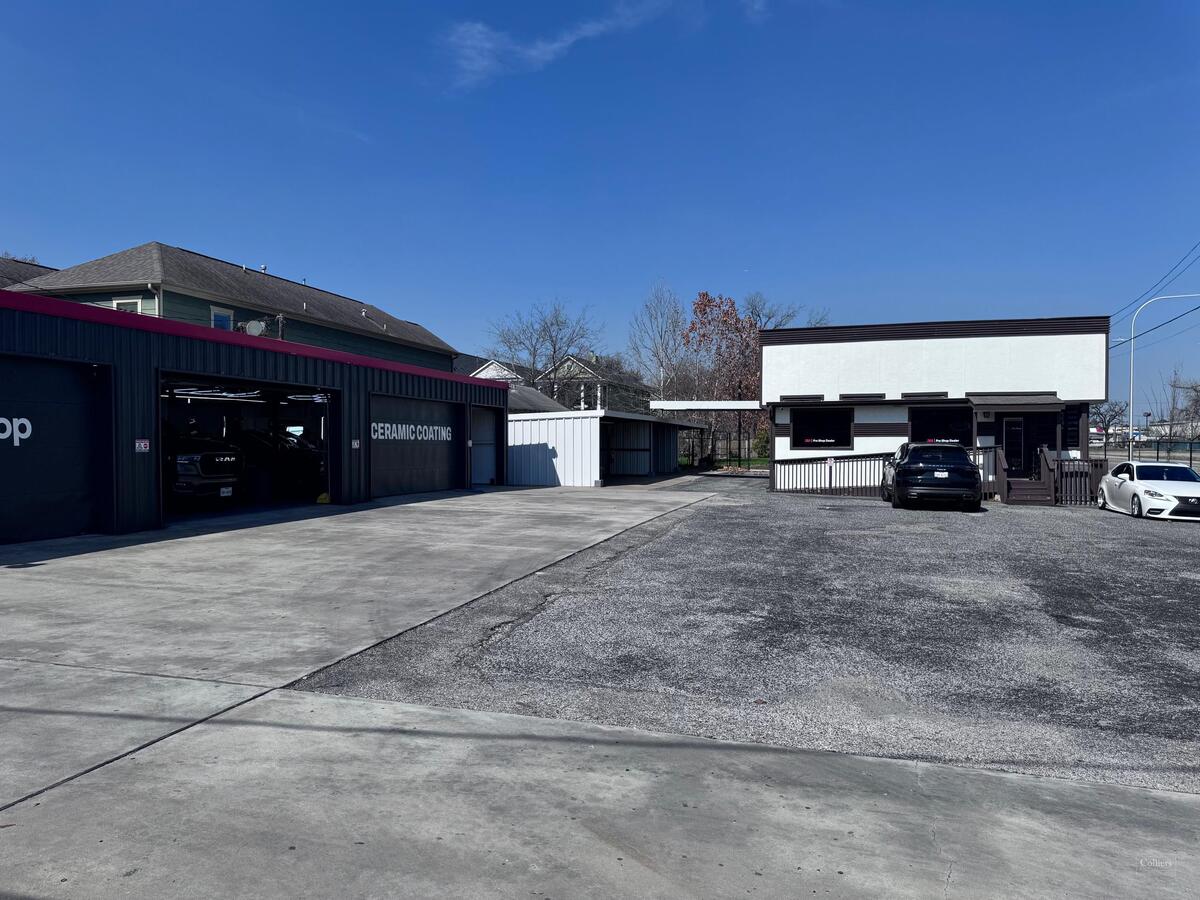 2521 N Durham Dr, Entire Building